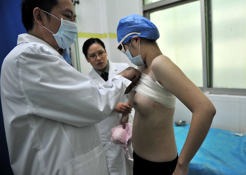 广州大四女生借债3万隆胸成功