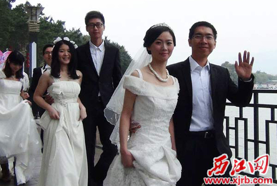 肇庆婚纱_肇庆宋隆小镇婚纱图片