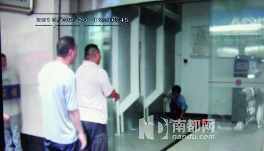 男子救人反被抛弃_男子收入低被抛弃(2)