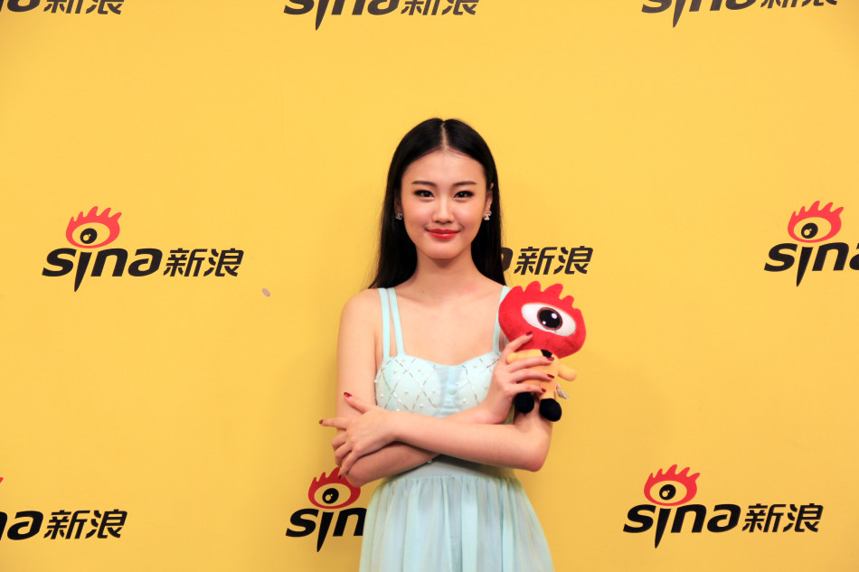 何青青:痛并快乐着 要一直做模特_高清图集_新浪网