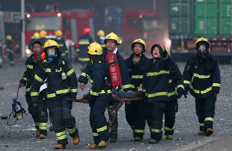消防战士牺牲现场感人图片