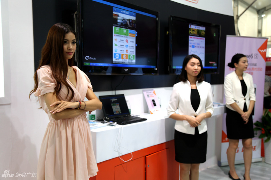 互联网 博览会上一大波美女讲解员等你来看展