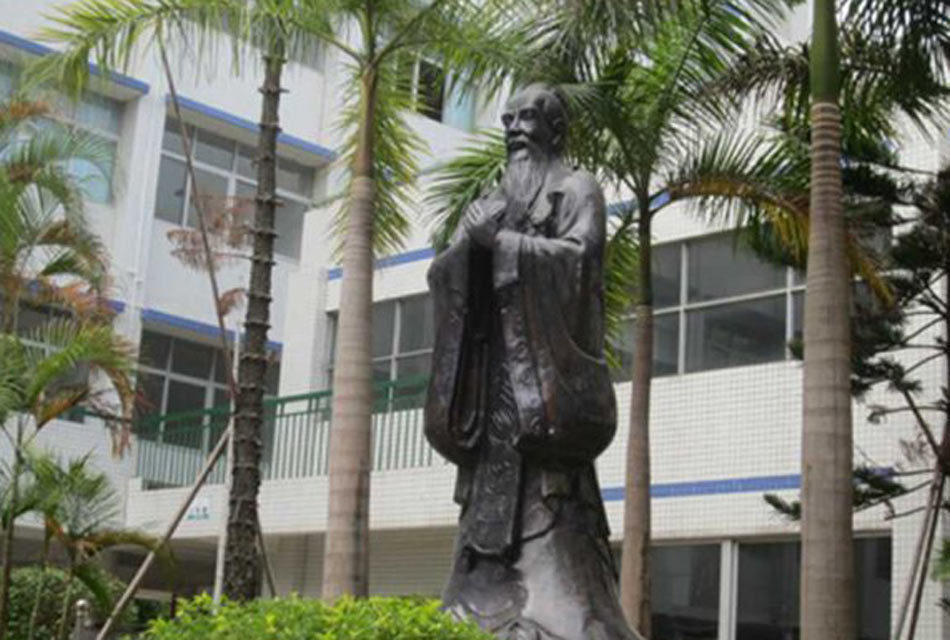 男生今年27岁,学做面包烘焙或者学做销售,从个