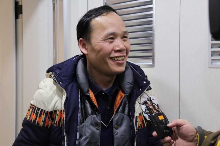 12:20分，高铁已经到达广西境内梧州站。梁先生此次和妻子一起坐高铁，到了贵港之后，将骑2个多小时摩托车就到家了。“人在车上，心已经到家了”。