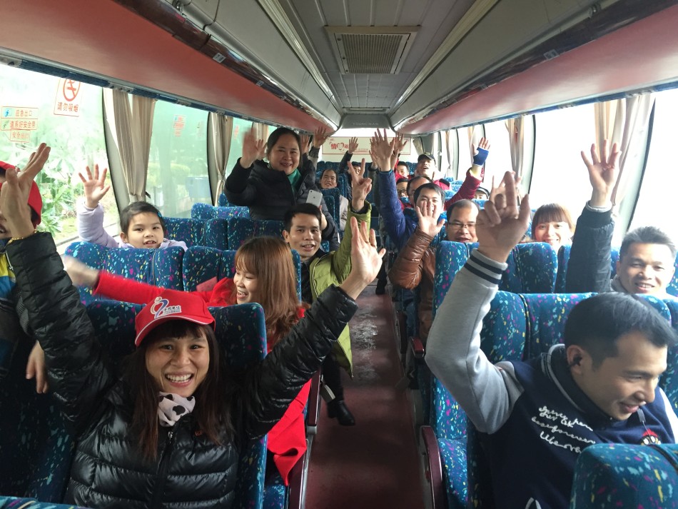 包车正式出发，前方目的地，家。