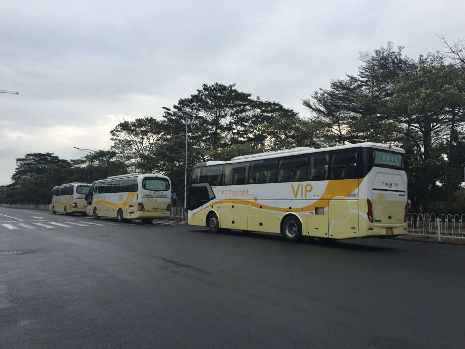 其实每年春运都离不开农民工返乡的主题，每年也有不同企业组织免费大巴，免费列车。天翼也积极投身到社会公益、回报自己的客户。