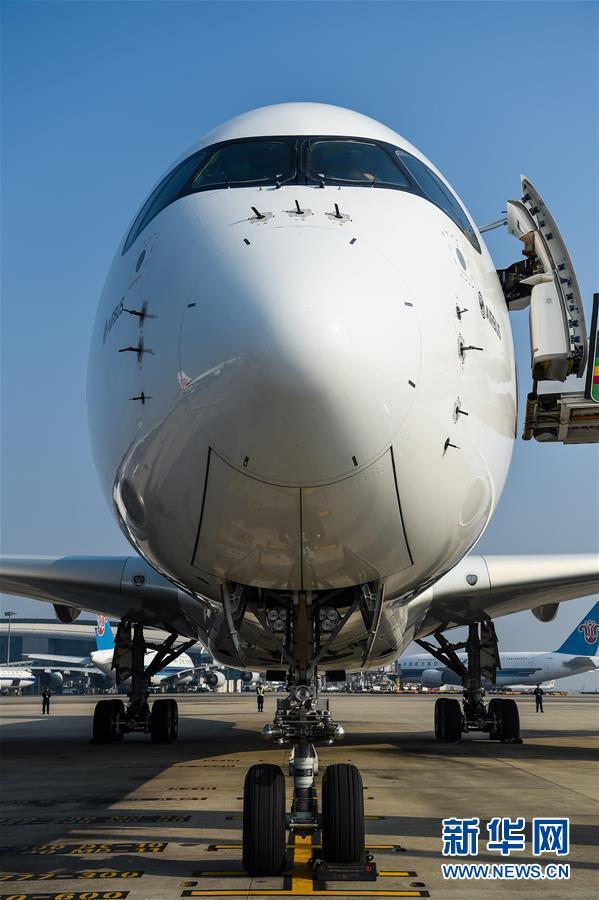 飞机 商务舱 经济舱_...空公司最任性,商务舱机票当经济舱出售-有钱任性 新加坡航空商务...(2)