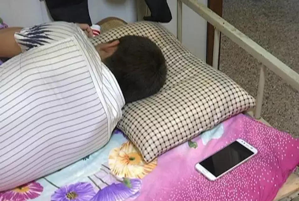进寝室偷内衣_内裤女生寝室性感内衣(2)