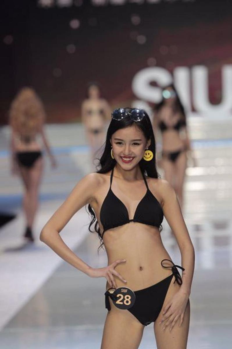 女性内衣内裤走秀视频_杨颖性感内衣内裤走秀