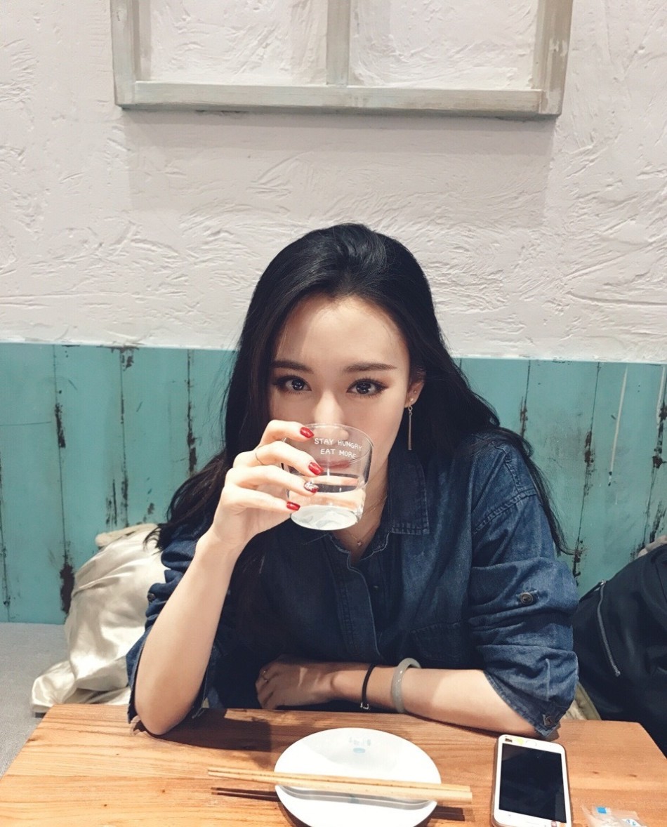 清华美女学霸研究生晒照 颜值爆表偏靠才华