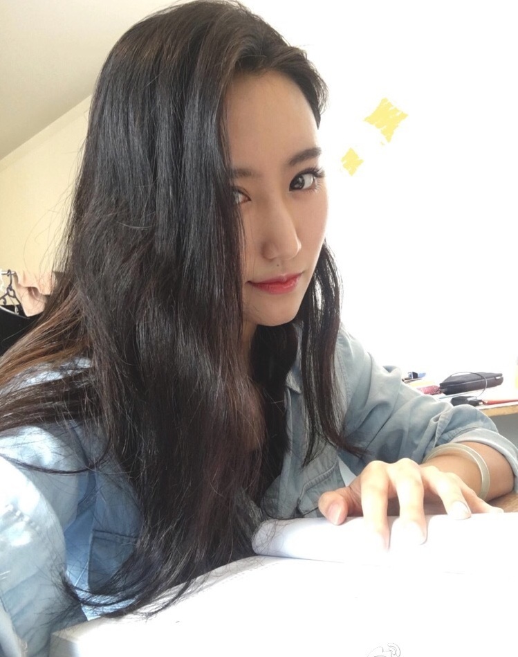 清华美女学霸研究生晒照 颜值爆表偏靠才华