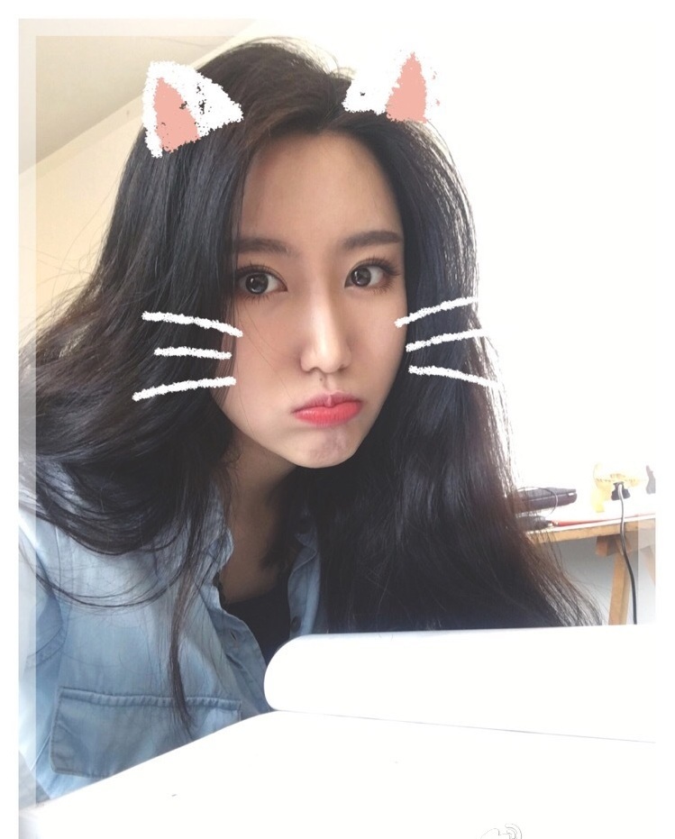 清华美女学霸研究生晒照 颜值爆表偏靠才华