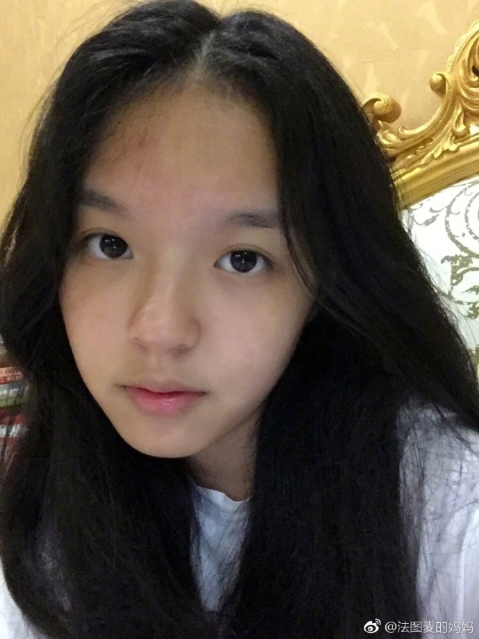 哈文晒15岁女儿照 长发飘飘清新可人