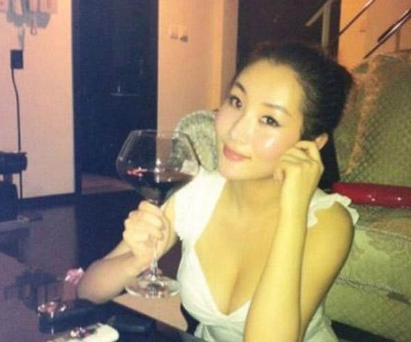 接吻时女朋友解内衣_同桌上课时解我的内衣(2)