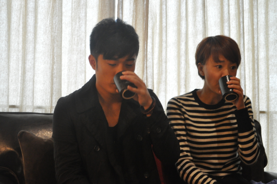 女主天地黑冰女王坐脸图片大全_女主天地黑冰