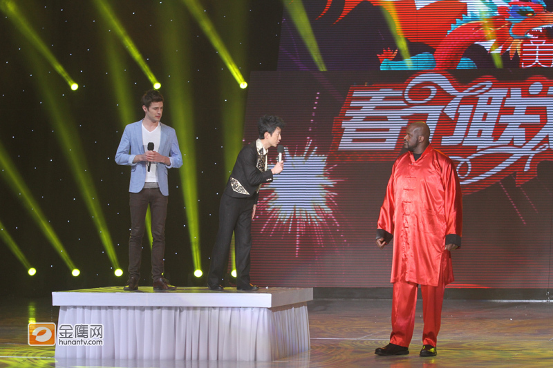 何炅撒贝宁身高 对比