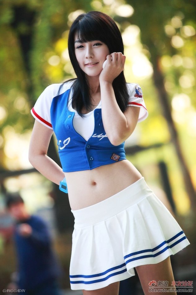 顶级车模李智友美艳写真
