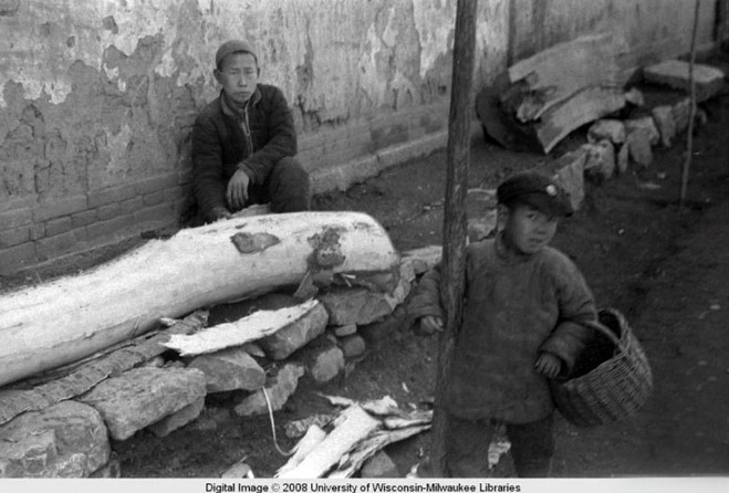 一九四二年河南人口_1942年,河南大灾荒饿死300万人