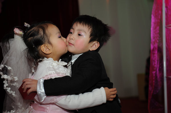 幼儿园婚纱_幼儿园卡通图片