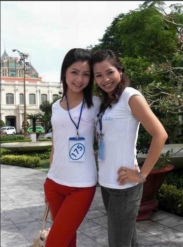 实拍越南街头靓丽90后女孩
