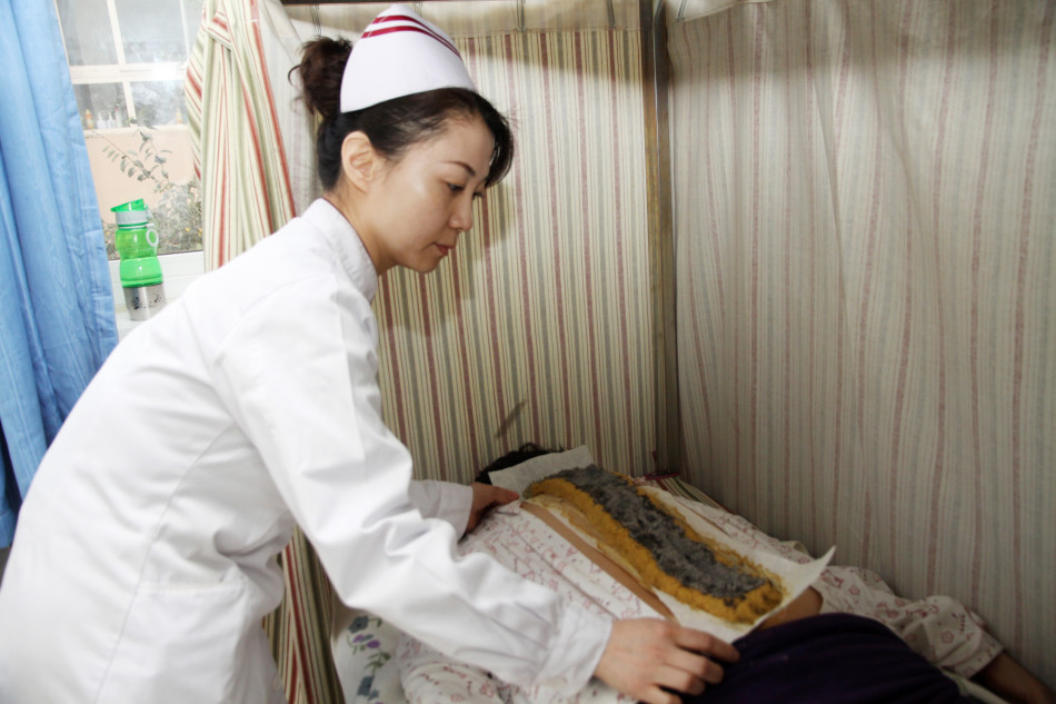 敷中药图_中药贴敷_中药贴敷透皮疗法图片