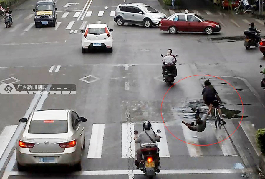 骑摩托车撞人后逃逸,受害人轻伤已出院,肇事者