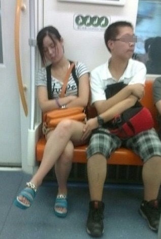 女子内衣发泄_女子监狱生理发泄图片