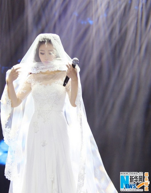 柳岩婚纱照_冒牌大保镖柳岩婚纱照(2)