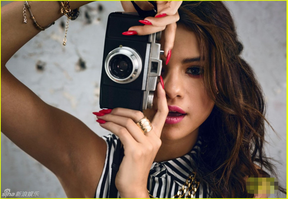 赛琳娜照片曝光 16192_3226428_390855.jpg