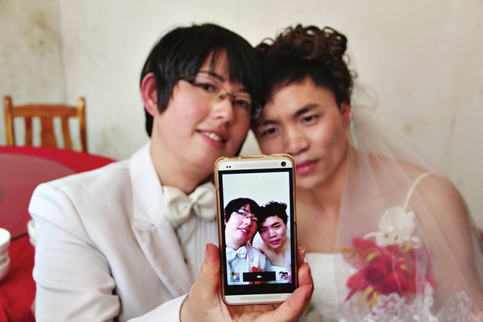 男子穿婚纱_古风男子图片(2)