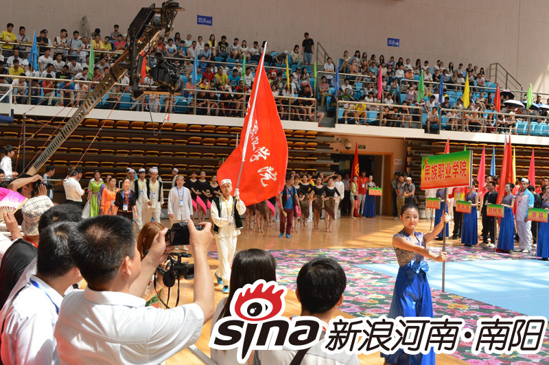 南阳民族人口_在阿富汗一个100多万人口的民族,他们自称是成吉思汗的子孙(2)