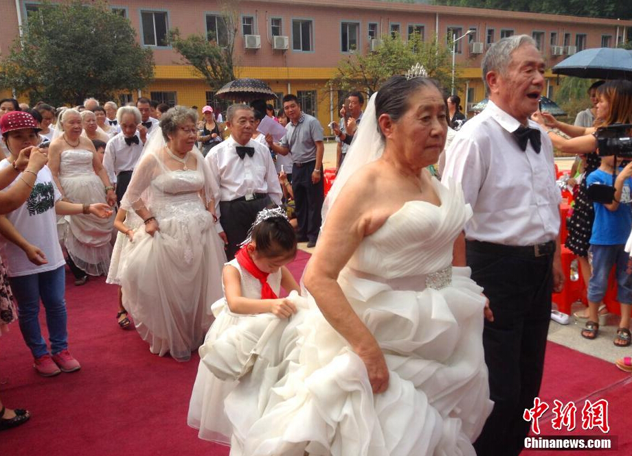 老年人婚纱_老年人婚纱照图片(3)
