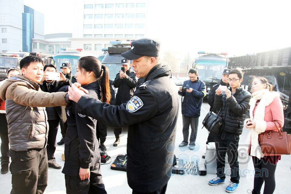 招聘特警_圆你特警梦 东平县公安局招聘特警队员(3)