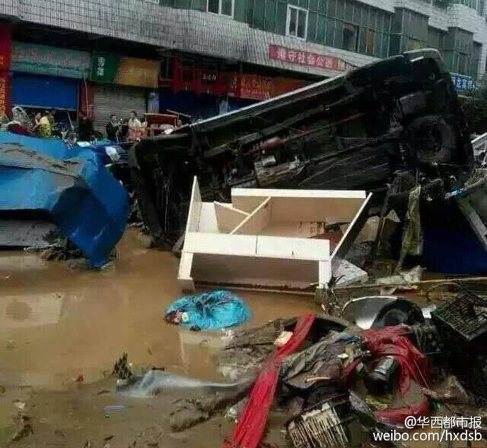 南江县城人口_巴中南江洪水退后数百辆汽车成 废铁