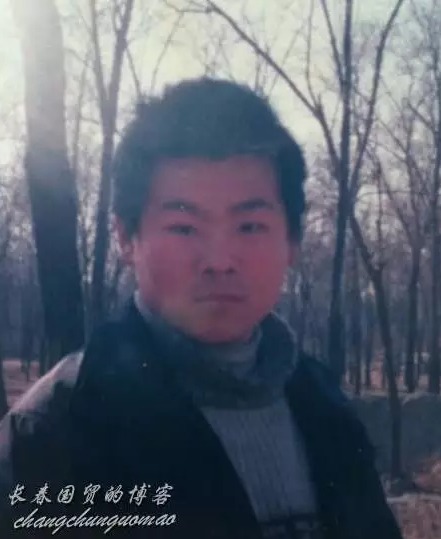 老人口涩_利安路早市年轻人羞涩练摊 老摊主叹赚钱难(3)