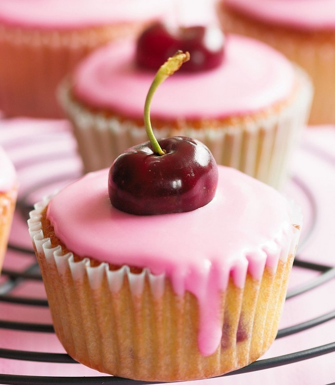 奶油蛋糕上面的色素弄衣服上面,怎么洗掉啊?-