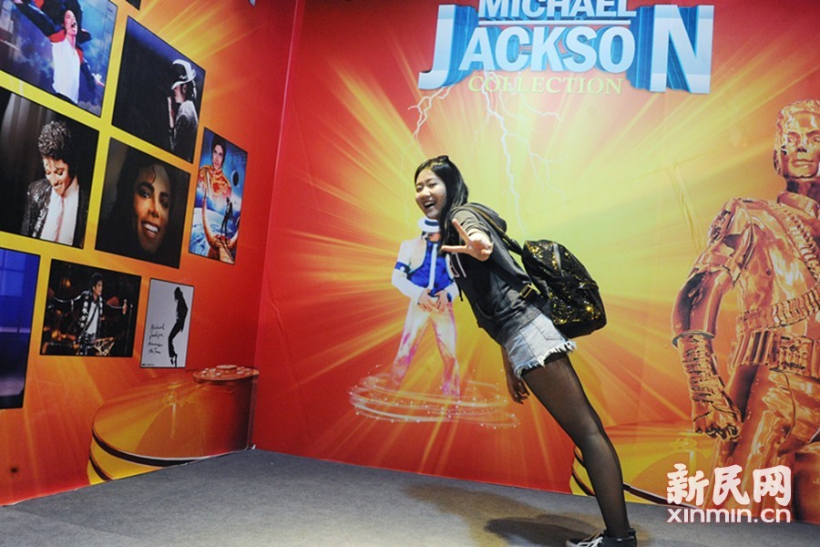 迈克尔杰克逊倾斜45_迈克尔杰克逊太空步_迈