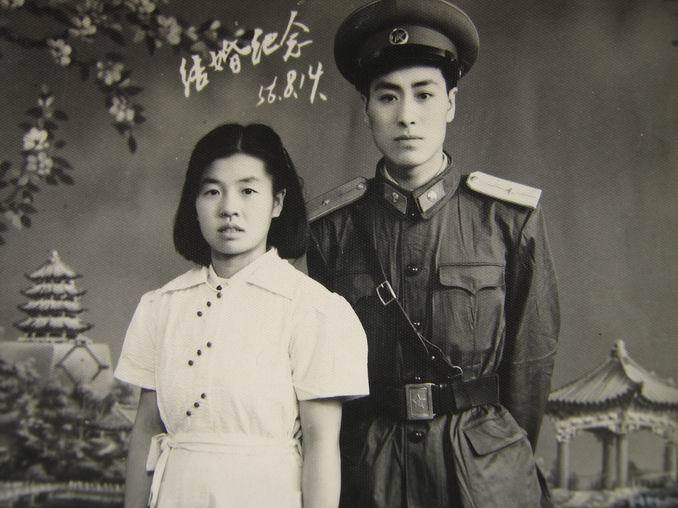 婚纱照50寸的水晶相框_50年代婚纱照(3)