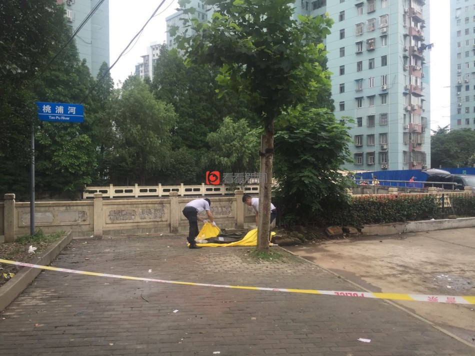 上海普陀区梅川路桃浦河发现一具男尸 六旬男子尸体