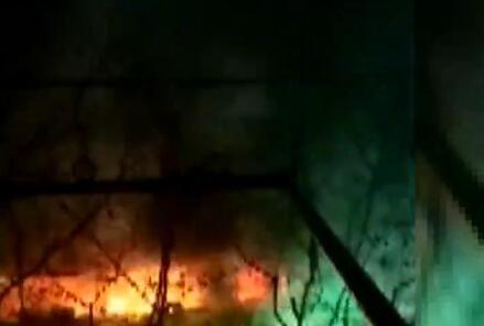 .正在睡梦中,被救火车声音惊醒,家住四楼的茅女