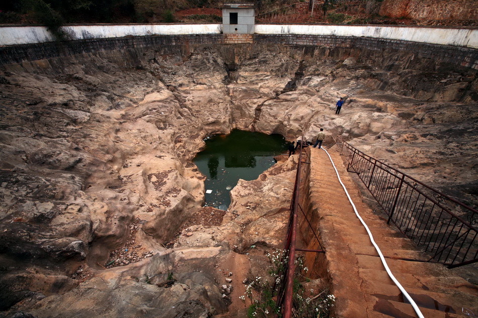 即将见底的蓄水池_新浪图集_新浪网