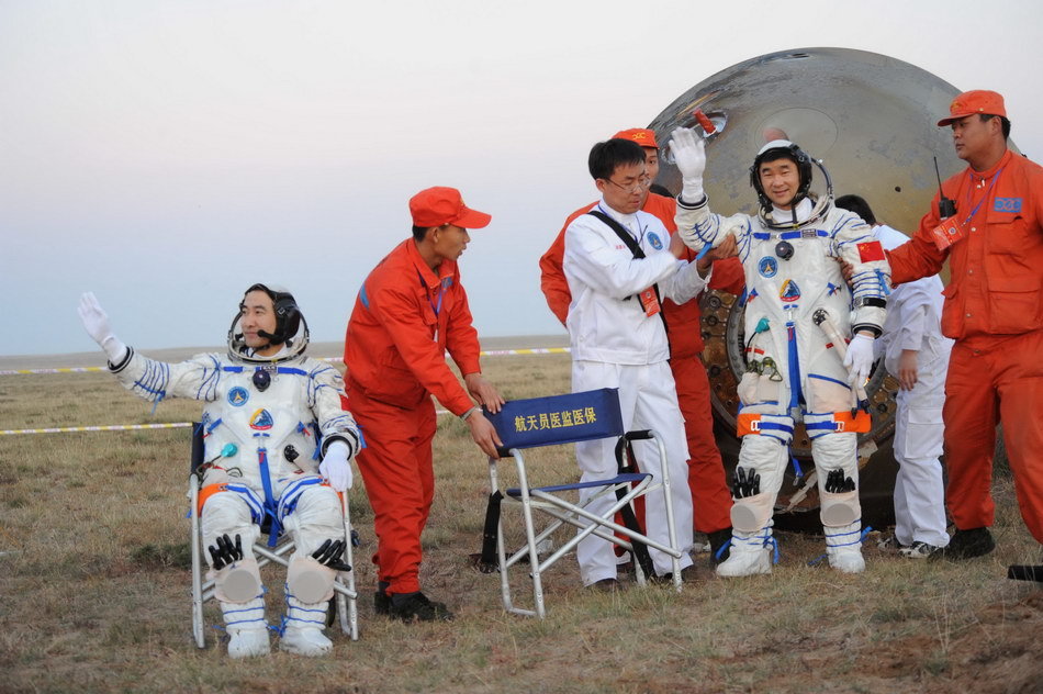 景海鹏出舱 支持   键翻阅图片 列表查看 2008.09.