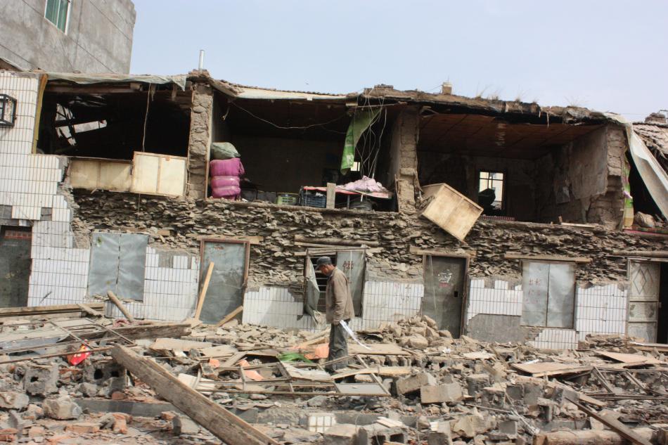 青海玉树县发生7.1级地震 房屋倒塌严重