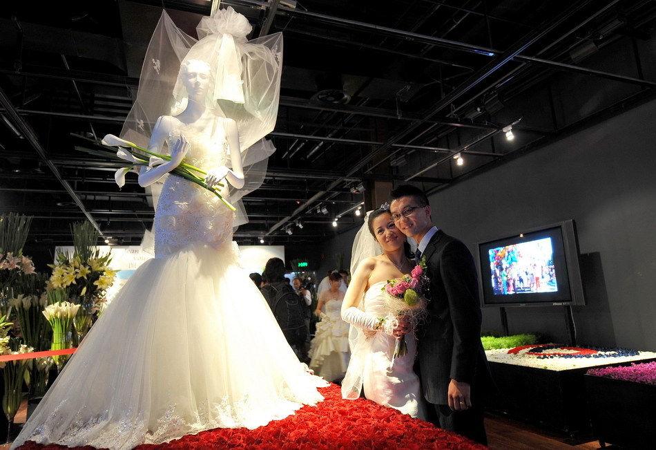 法国婚纱图片_法国巴黎婚纱时装秀(3)