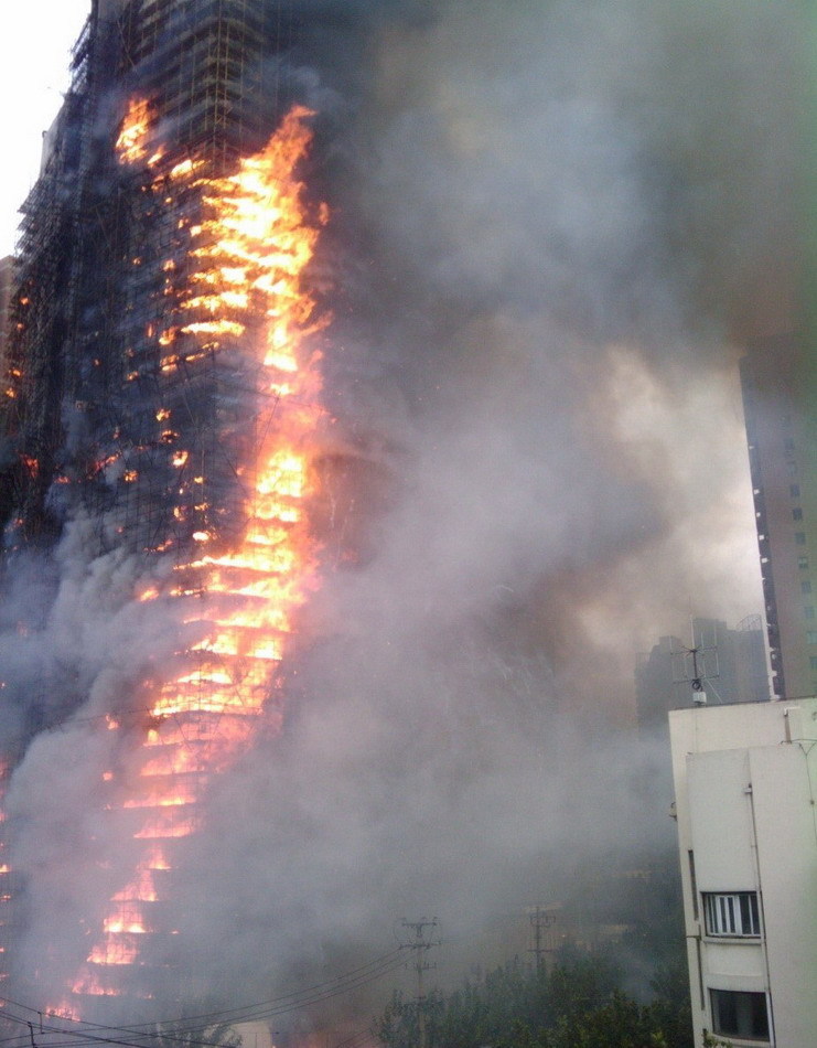 上海高层住宅楼特大火灾图片全纪录