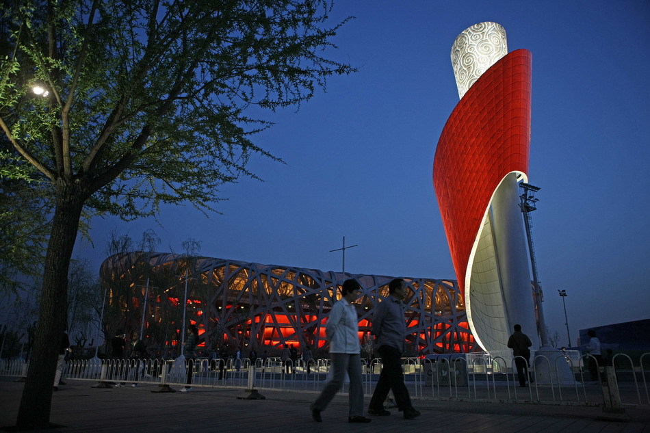 北京国家体育场火炬广场点亮夜景灯
