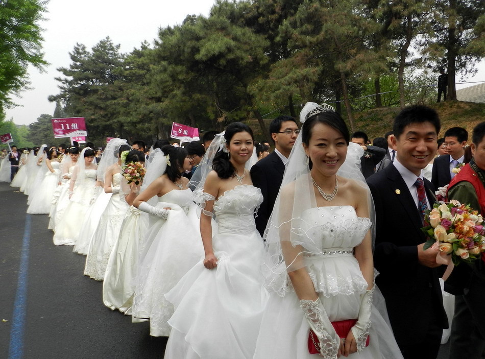 婚纱车队_婚车车队(3)