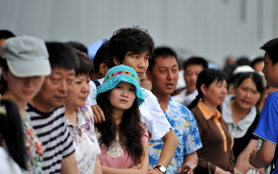 海南三亚免税店游客抢购化妆品_高清 - 图说世