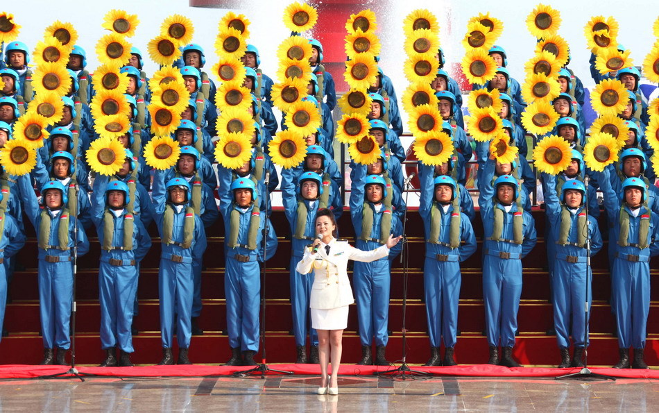 海军北海舰队上千士兵歌咏会上高唱红歌