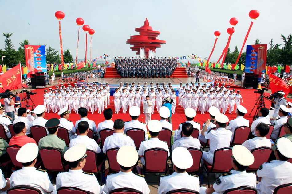 海军北海舰队上千士兵歌咏会上高唱红歌